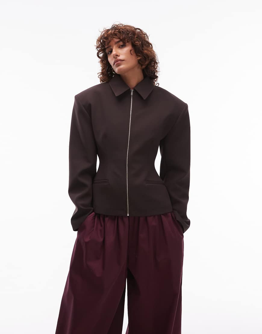 ASOS DESIGN - Taillierte, figurbetonte Jacke in Schokobraun mit durchgehendem Reißverschluss-Brown ASOS DESIGN - Taillierte, figurbetonte Jacke in Schokobraun mit durchgehendem Reißverschluss-Brown von ASOS DESIGN