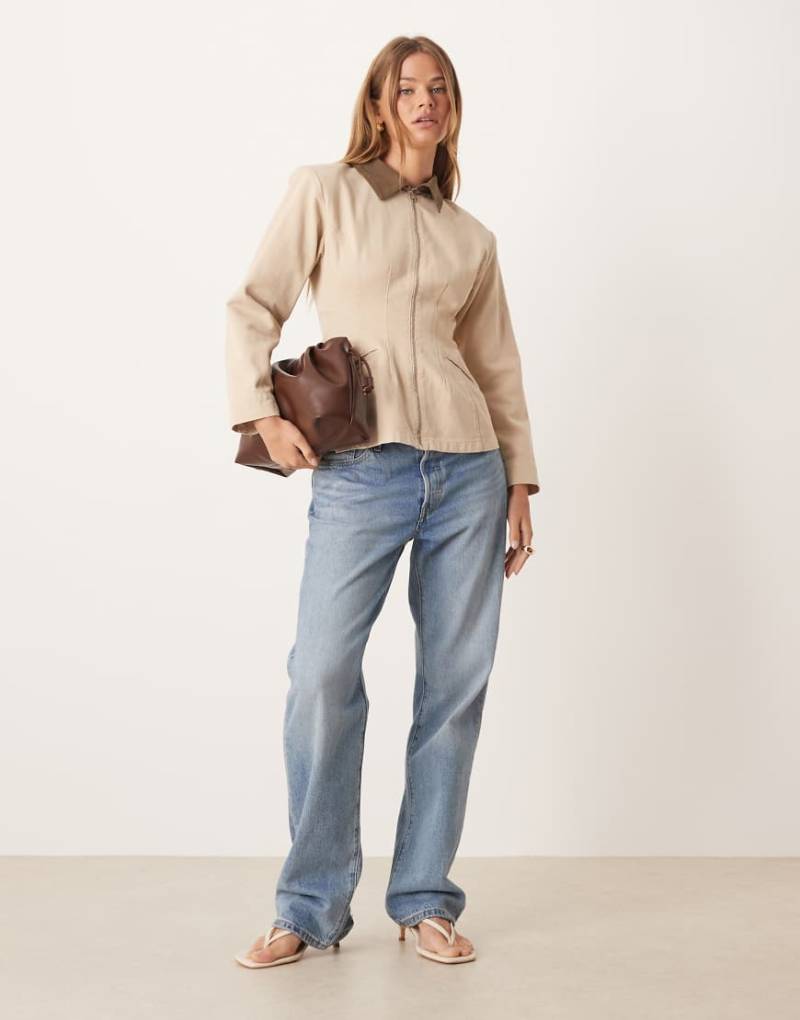 ASOS DESIGN - Taillierte Barn Jacket aus Denim in Steinbeige-Neutral von ASOS DESIGN