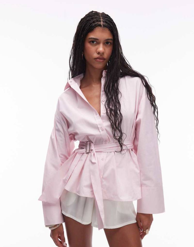 ASOS DESIGN - Taillierte Hemdbluse aus rosa Popeline mit Gürtel von ASOS DESIGN