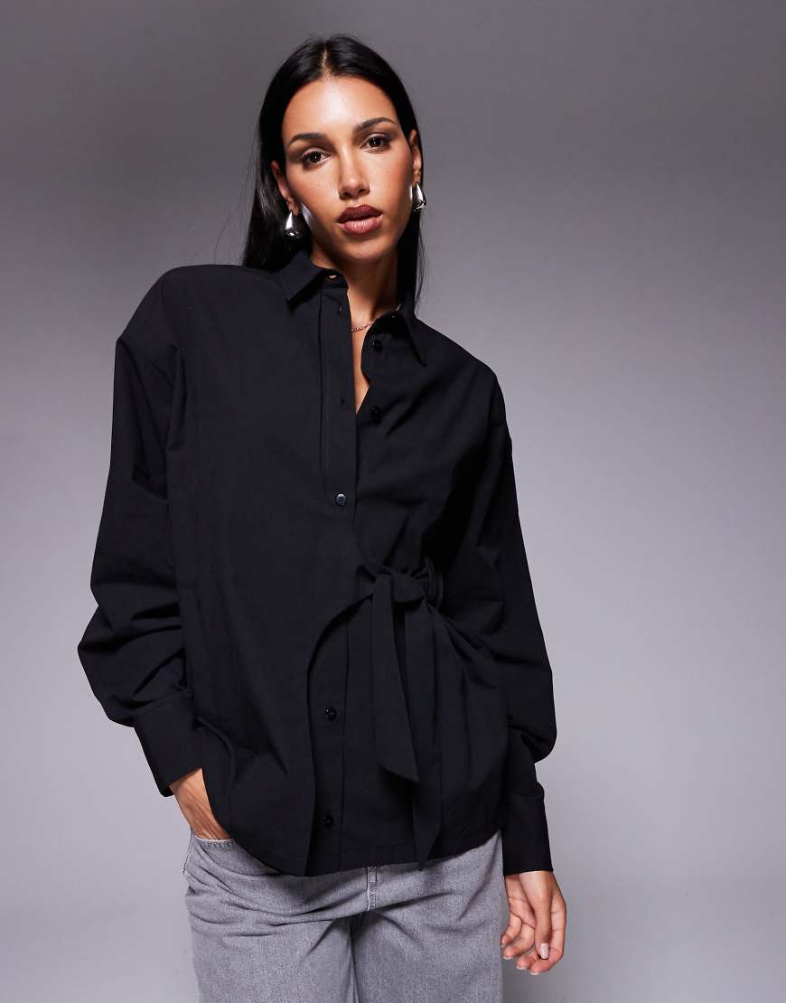 ASOS DESIGN - Taillierte Oversize-Hemdbluse in Schwarz mit gewickeltem Schleifendetail von ASOS DESIGN