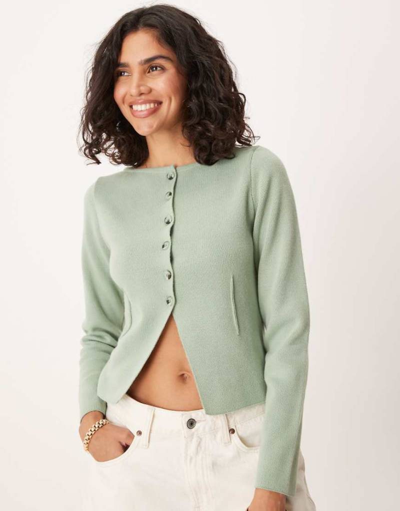 ASOS DESIGN - Taillierte Strickjacke in Salbeigrün von ASOS DESIGN
