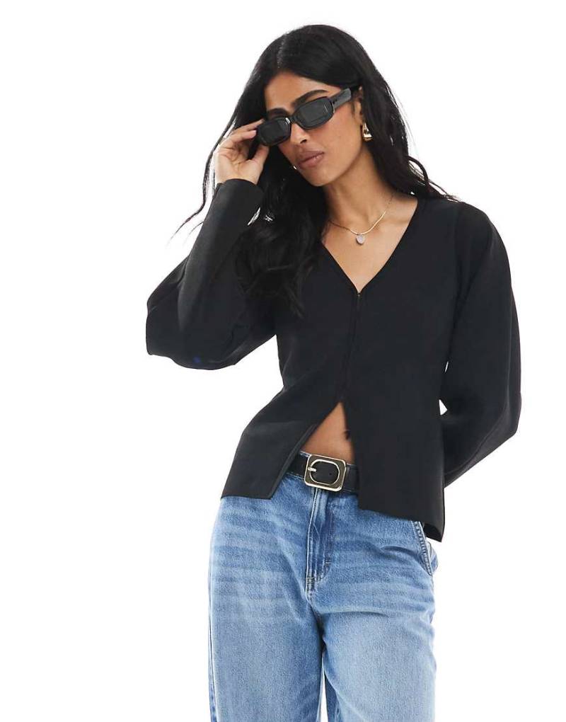 ASOS DESIGN - Taillierte Strickjacke in Schwarz mit Cocoon-Ärmeln von ASOS DESIGN