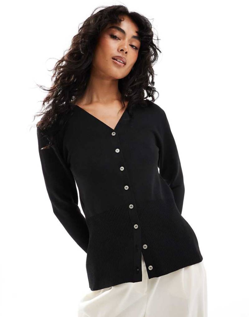 ASOS DESIGN - Taillierte Strickjacke in Schwarz von ASOS DESIGN