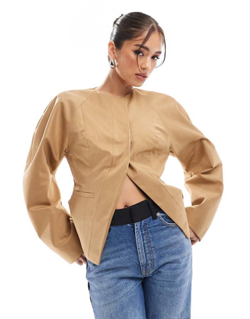 ASOS DESIGN - Taillierter Blazer in Camel mit plakativen Ärmeln-Braun ASOS DESIGN - Taillierter Blazer in Camel mit plakativen Ärmeln-Braun von ASOS DESIGN