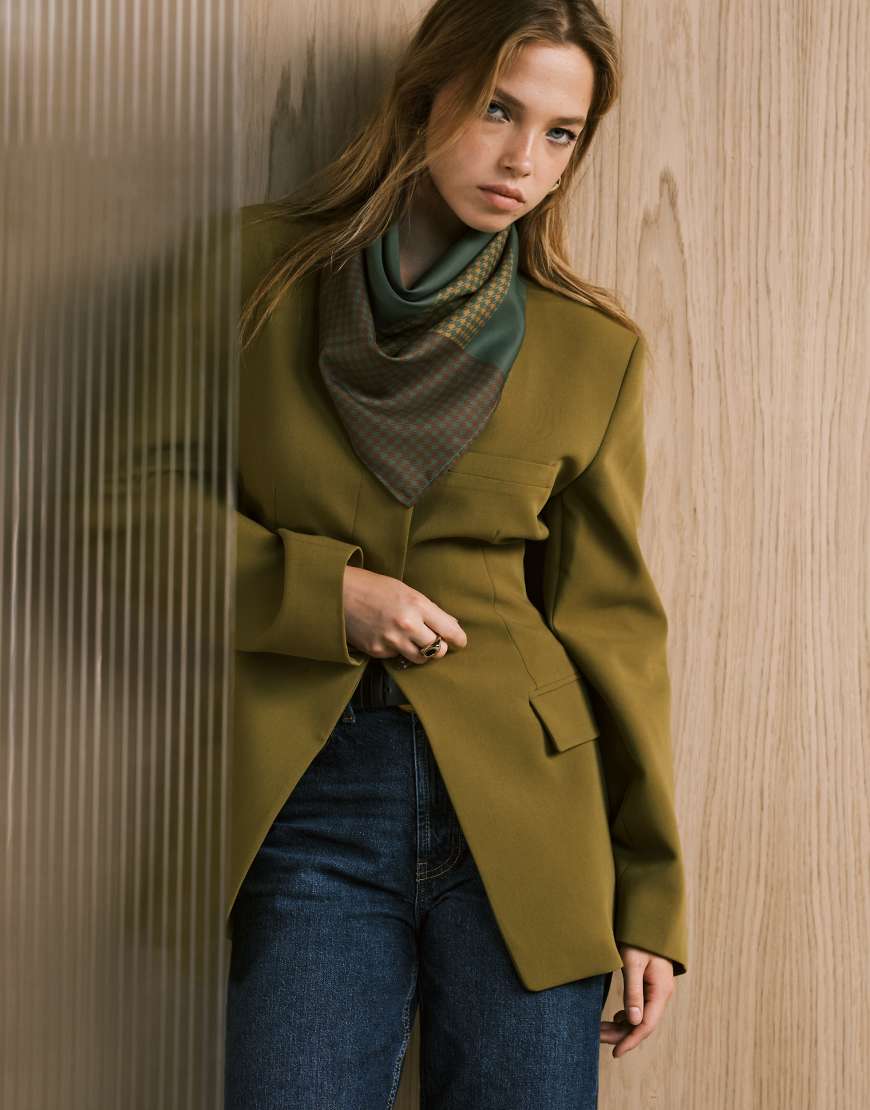 ASOS DESIGN - Taillierter Blazer in Kamelbraun ohne Kragen mit hohem Reversansatz-Neutral von ASOS DESIGN