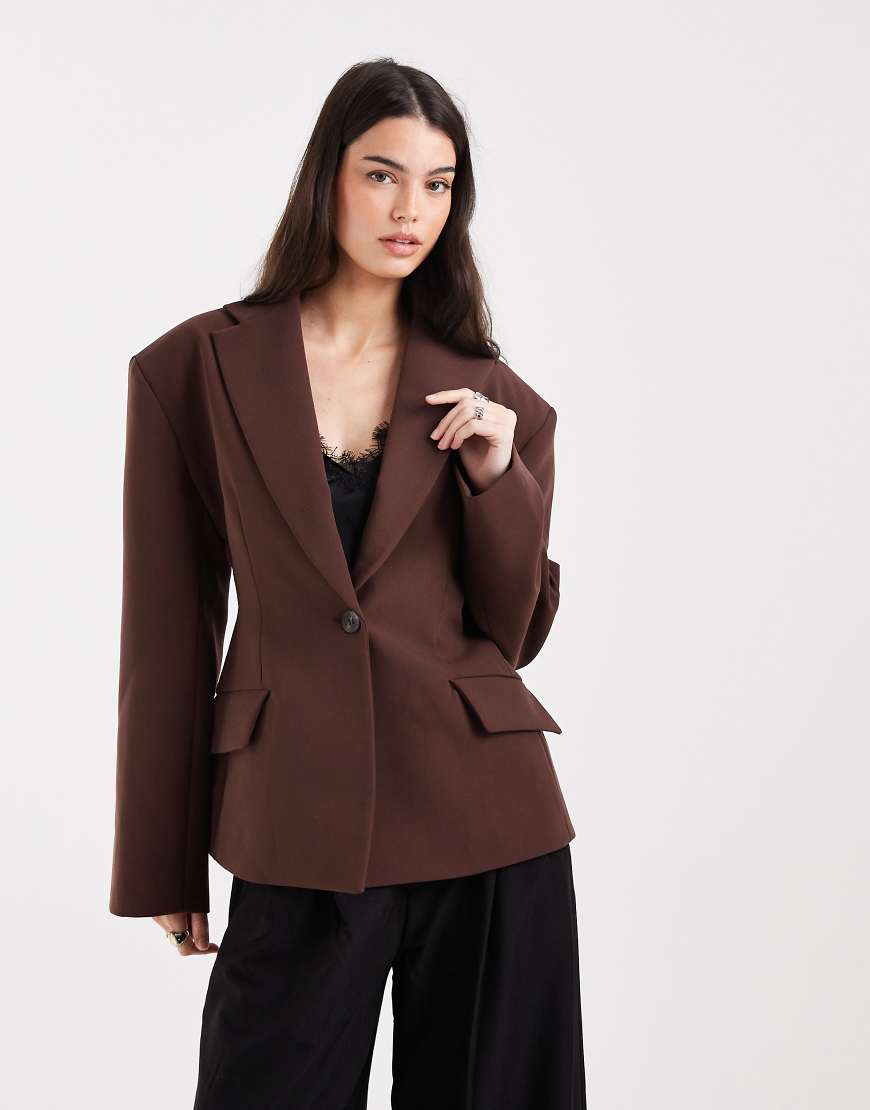 ASOS DESIGN - Taillierter Blazer in Mokka mit figurbetontem Schnitt-Neutral von ASOS DESIGN