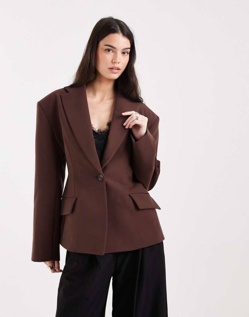 ASOS DESIGN - Taillierter Blazer in Mokka mit figurbetontem Schnitt-Neutral von ASOS DESIGN
