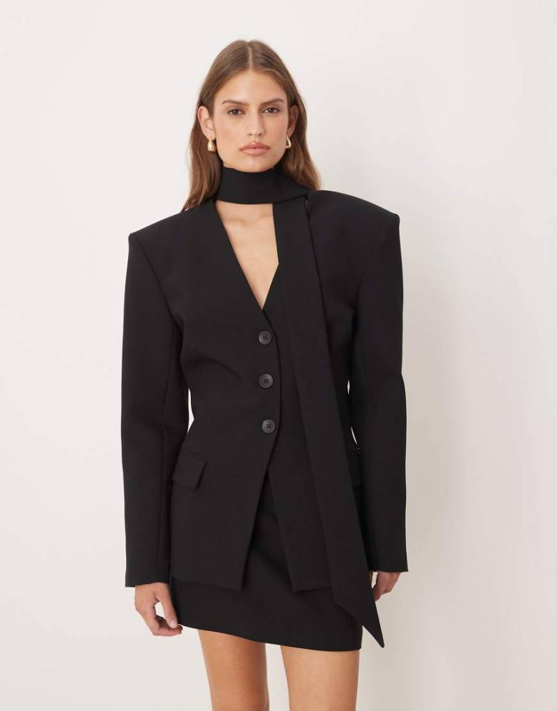 ASOS DESIGN - Taillierter Blazer in Schwarz mit Schulterpolstern und Schaldetail, Kombiteil von ASOS DESIGN