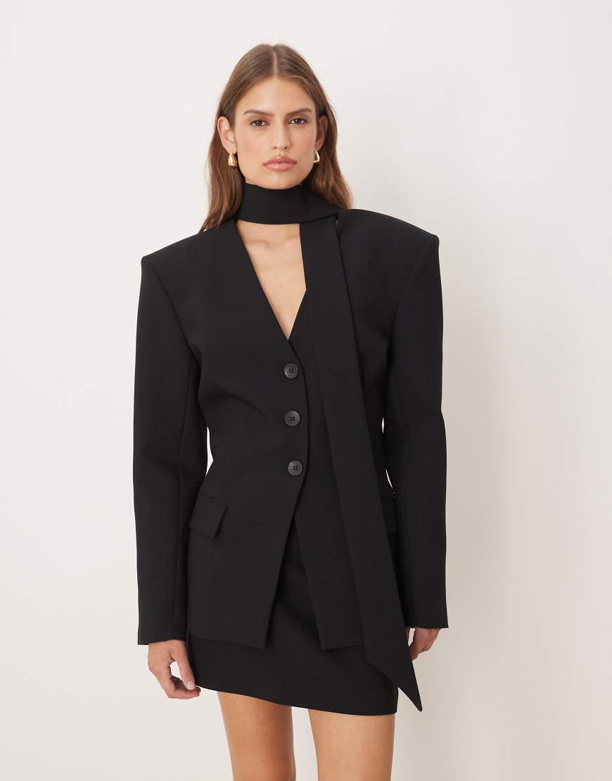 ASOS DESIGN - Taillierter Blazer in Schwarz mit Schulterpolstern und Schaldetail, Kombiteil von ASOS DESIGN
