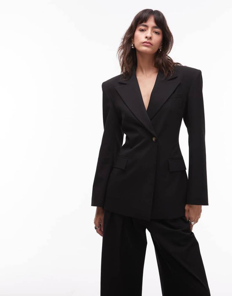 ASOS DESIGN - Taillierter Blazer in Schwarz mit hoch angesetztem Knopfverschluss von ASOS DESIGN