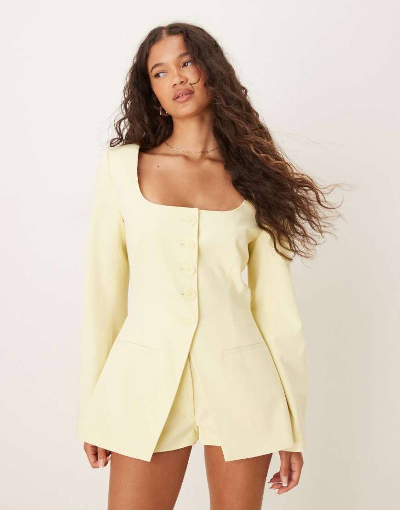 ASOS DESIGN - Taillierter Blazer in Zitronengelb mit U-Ausschnitt von ASOS DESIGN