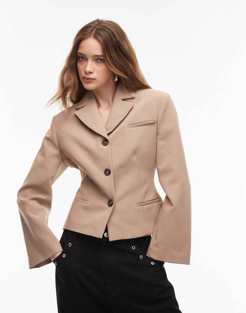 ASOS DESIGN - Taillierter High-Break-Blazer in Camel-Neutral von ASOS DESIGN