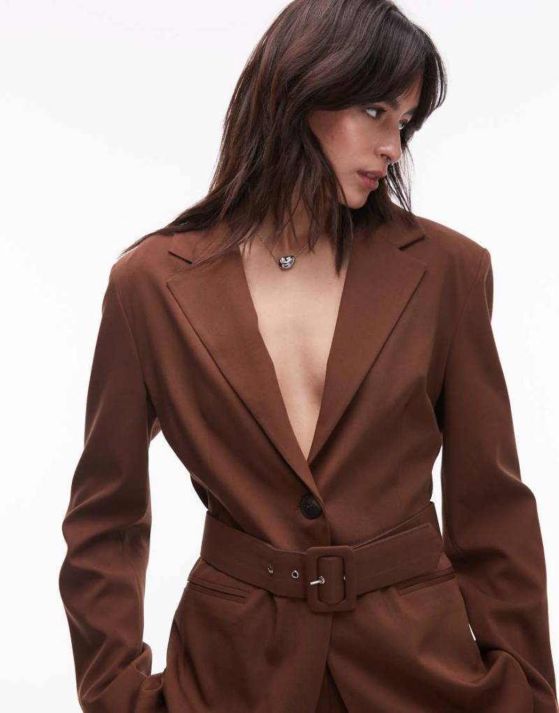 ASOS DESIGN - Taillierter Oversize-Blazer in Schokobraun mit Taillengürtel, Kombiteil von ASOS DESIGN