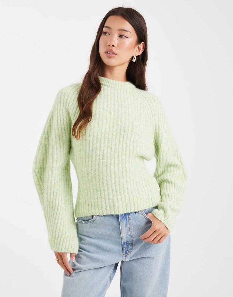 ASOS DESIGN - Taillierter Pullover aus Rippstrick in Salbei mit Bananenärmeln-Grün von ASOS DESIGN