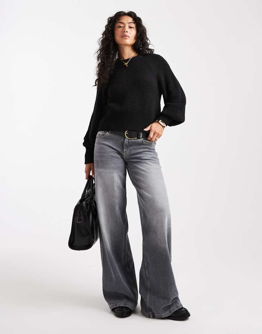 ASOS DESIGN - Taillierter Pullover in Schwarz mit Blouson-Ärmeln von ASOS DESIGN