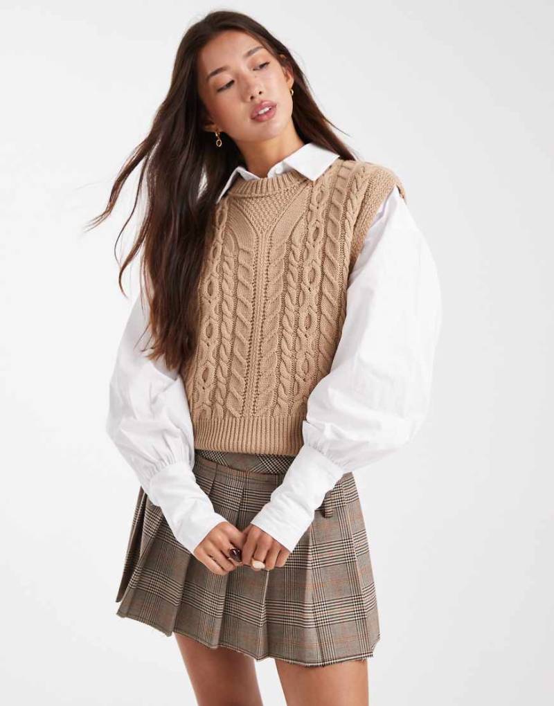 ASOS DESIGN - Taillierter Pullover in Toffee mit Zopfmuster-Brown von ASOS DESIGN