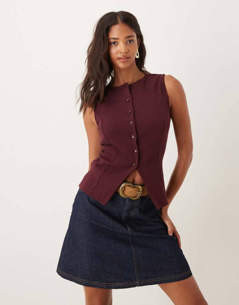 ASOS DESIGN - Tailliertes, geripptes Longline-Oberteil in Pflaume mit Knopfleiste-Lila von ASOS DESIGN