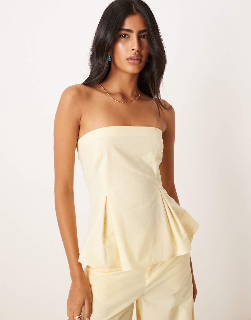 ASOS DESIGN - Tailliertes, trägerloses Oberteil aus Leinenmix in Buttermilchgelb, Kombiteil von ASOS DESIGN