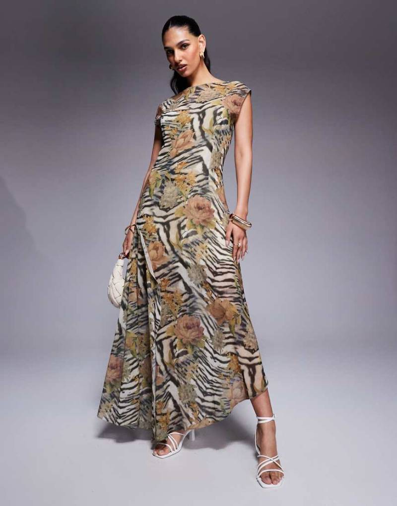 ASOS DESIGN - Tailliertes Maxikleid mit Blumenmuster, Animal-Print und U-Boot-Ausschnitt-Bunt von ASOS DESIGN