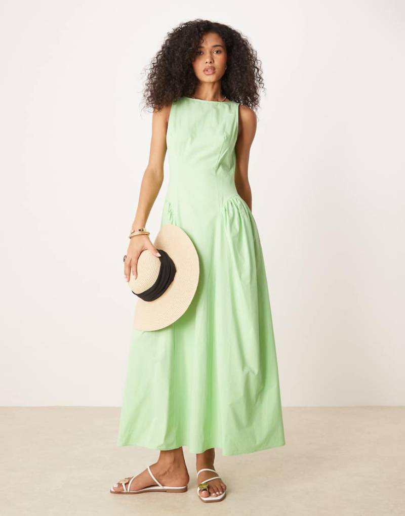 ASOS DESIGN - Tailliertes Midikleid in Grün mit U-Boot-Ausschnitt von ASOS DESIGN