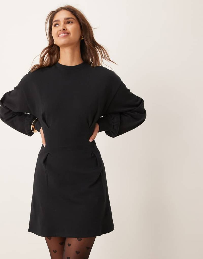 ASOS DESIGN - Tailliertes Minikleid aus Sweatshirt-Stoff in Schwarz von ASOS DESIGN