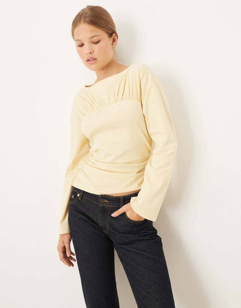 ASOS DESIGN - Tailliertes Oberteil in Buttermilch mit abgerundeten Kokonärmeln-Grau von ASOS DESIGN