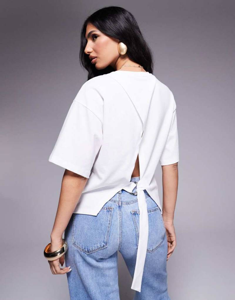 ASOS DESIGN - Tailliertes Oversize-T-Shirt in Weiß mit D-Ring auf der Rückseite von ASOS DESIGN
