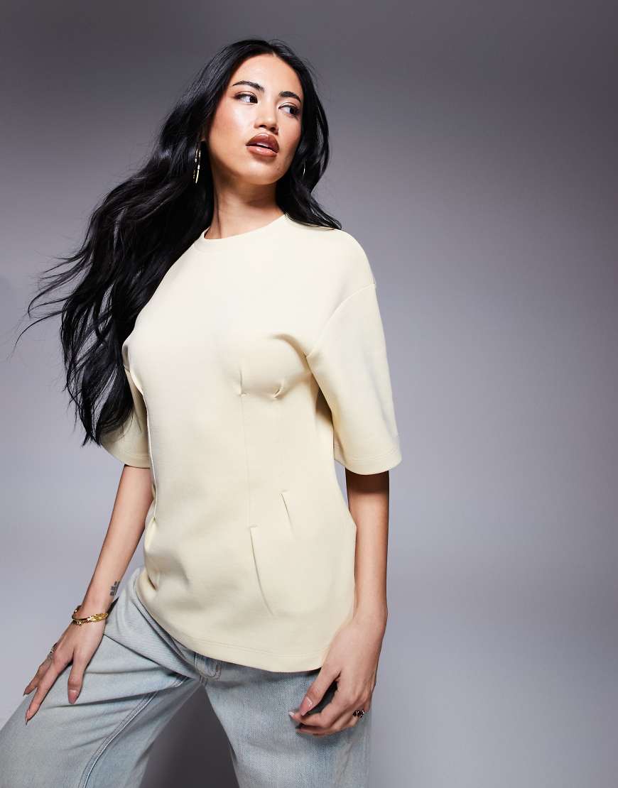 ASOS DESIGN - Tailliertes T-Shirt aus Interlock-Stoff in Buttermilch-Gelb von ASOS DESIGN