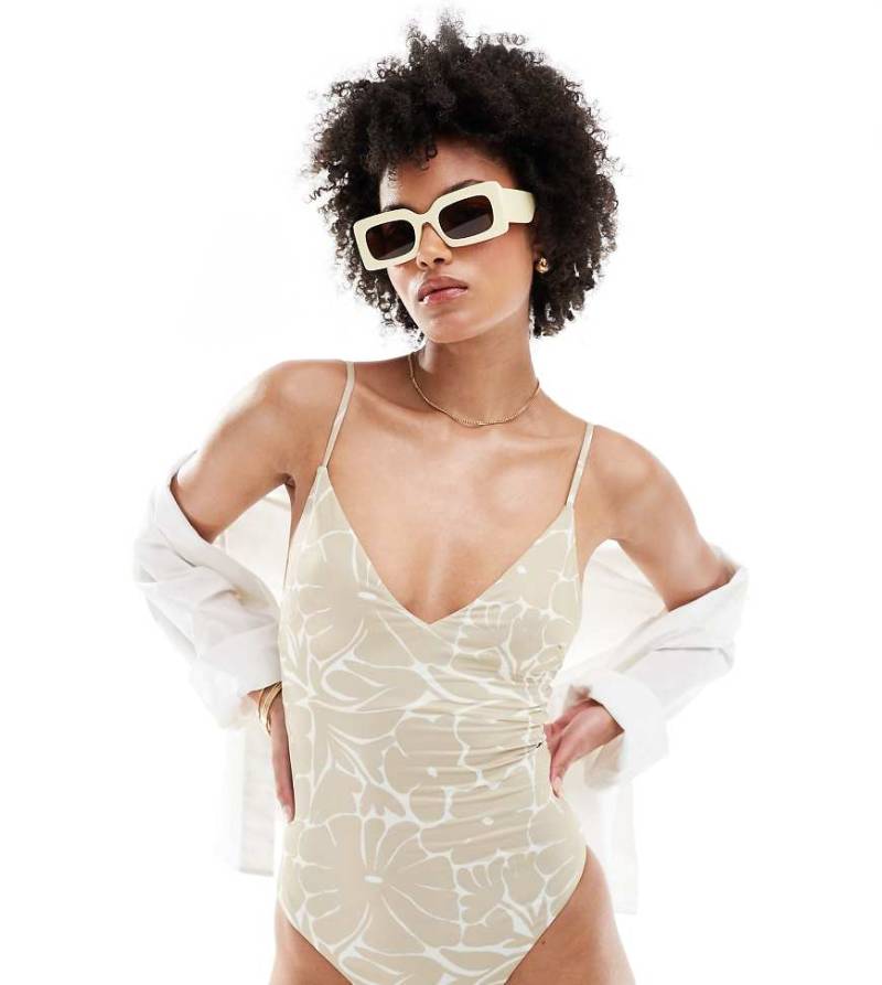 ASOS DESIGN Tall - Badeanzug mit V-Ausschnitt und farblich abgestimmtem Blumenmuster-Weiß von ASOS Tall