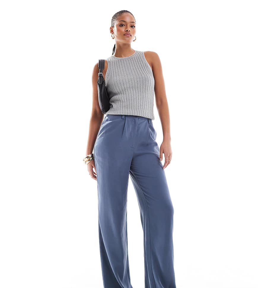 ASOS DESIGN Tall - Dad-Hose in verwaschenem Blau mit weitem Bein, Kombiteil-Marineblau ASOS DESIGN Tall - Dad-Hose in verwaschenem Blau mit weitem Bein, Kombiteil-Marineblau von ASOS DESIGN