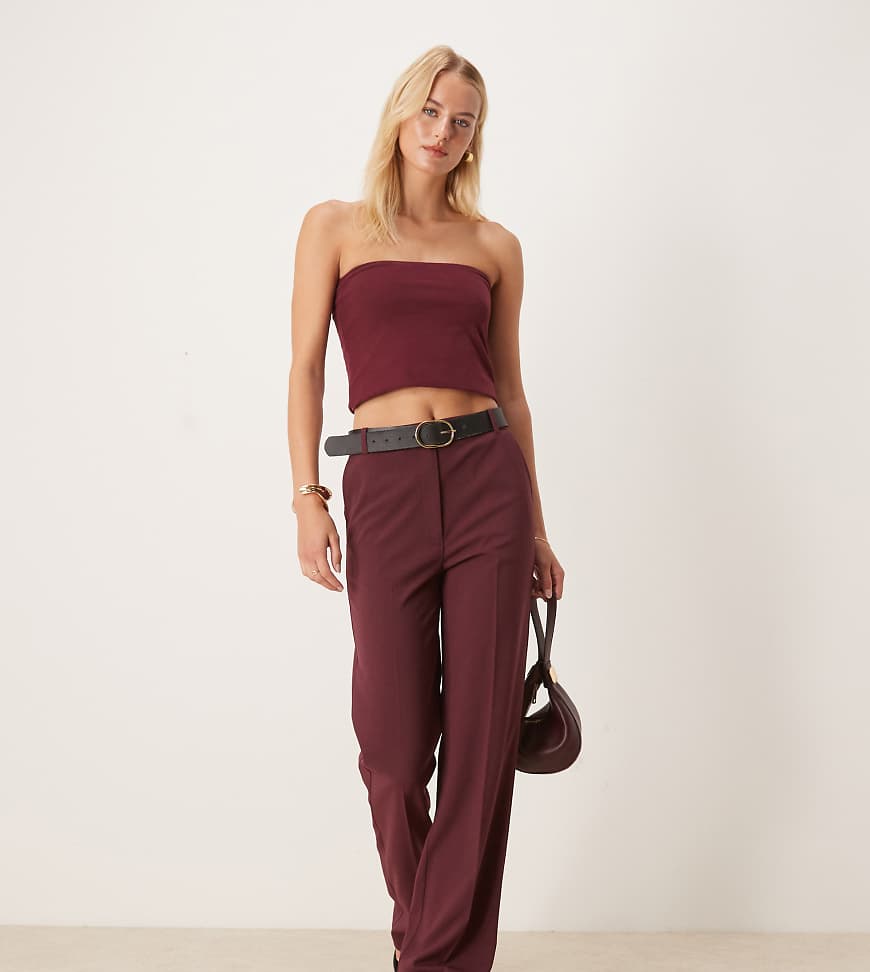 ASOS DESIGN Tall - Elegante, schmal geschnittene Hose in Maulbeerrot mit geradem Schnitt von ASOS DESIGN