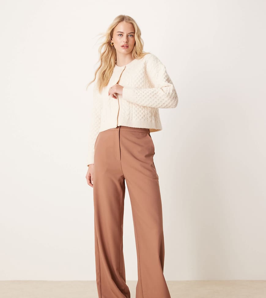 ASOS DESIGN Tall - Elegante Hose in Apricot mit lockerem, geradem Schnitt-Braun von ASOS DESIGN
