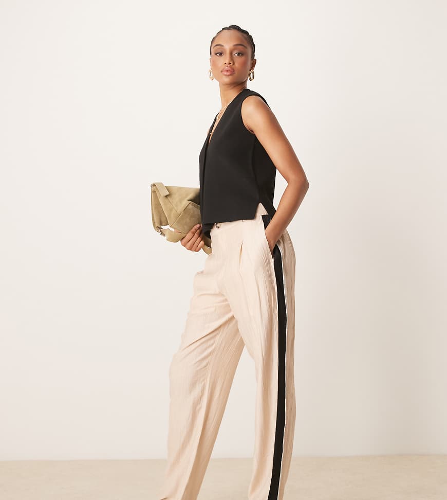 ASOS DESIGN Tall - Elegante Hose in Steinbeige mit Kontrast-Einsatz-Neutral von ASOS DESIGN