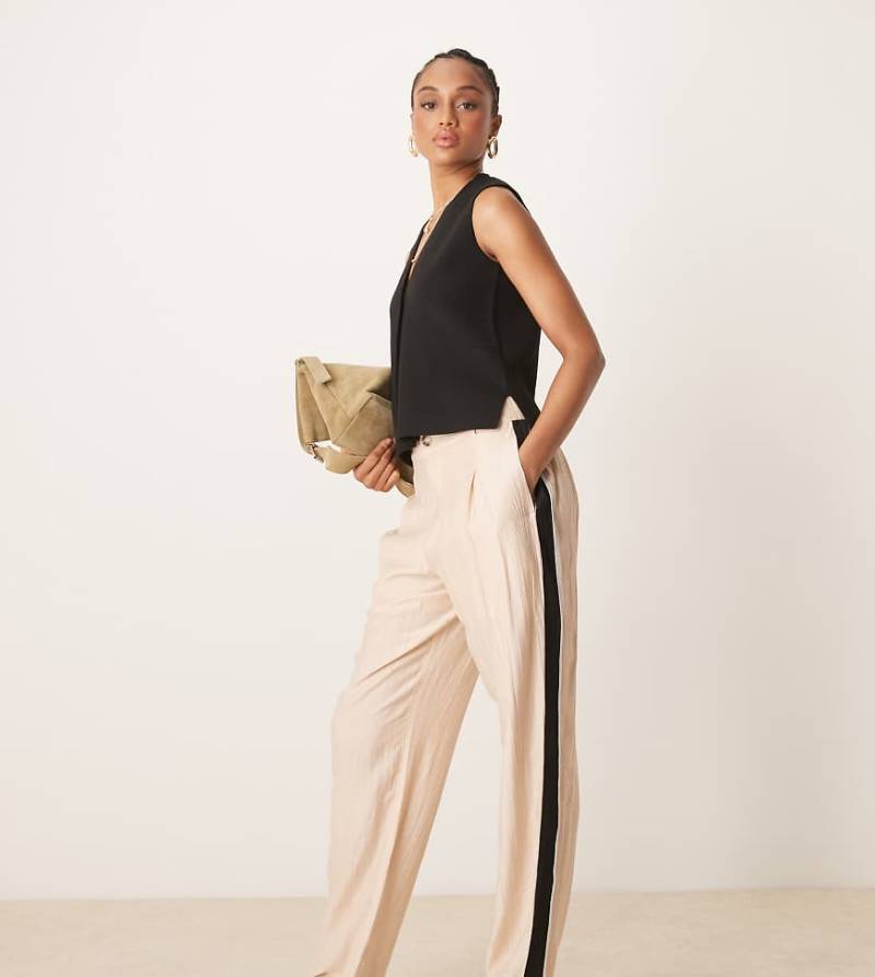 ASOS DESIGN Tall - Elegante Hose in Steinbeige mit Kontrast-Einsatz-Neutral von ASOS DESIGN