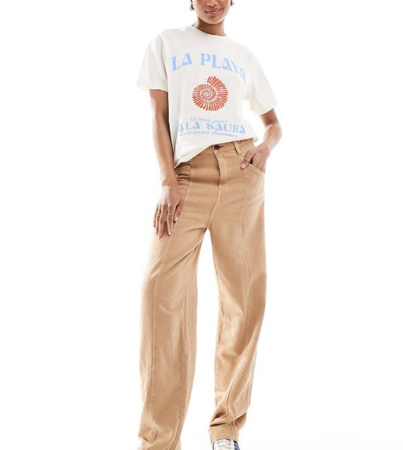 ASOS DESIGN Tall - Laundered - Gesäumte Barrel-Hose in Sand-Bunt von ASOS DESIGN