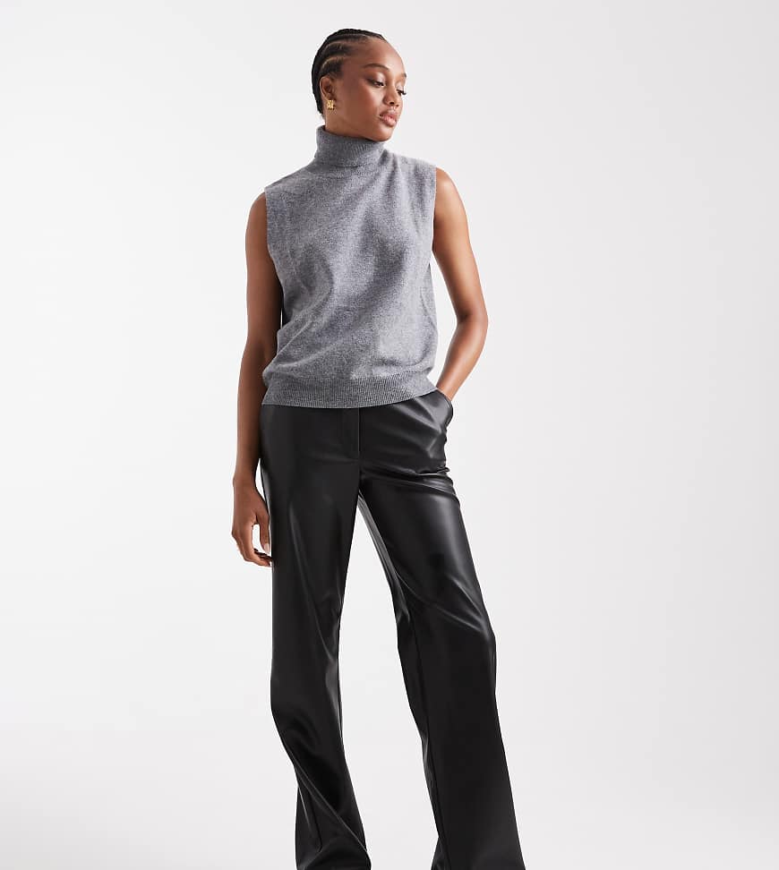 ASOS DESIGN Tall - Hose aus Kunstleder in Schwarz mit geradem Bein von ASOS DESIGN