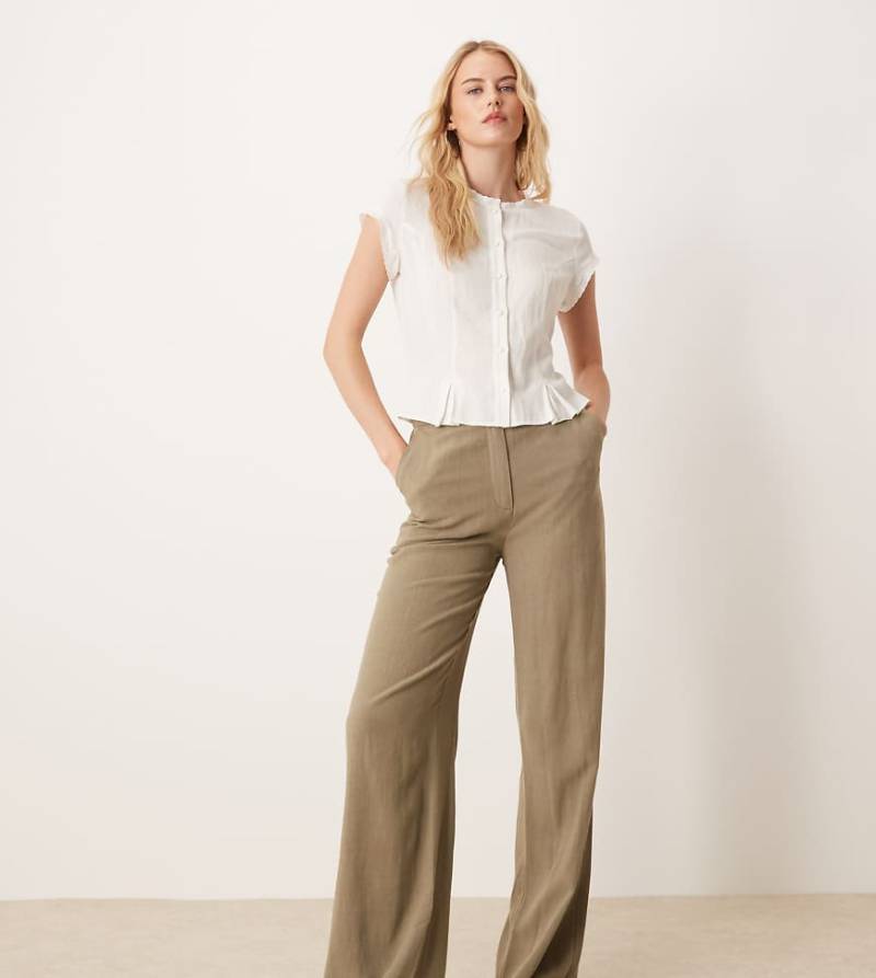 ASOS DESIGN Tall - Hose in Khaki mit Leinenanteil und lockerem, geradem Schnitt-Grün von ASOS Tall