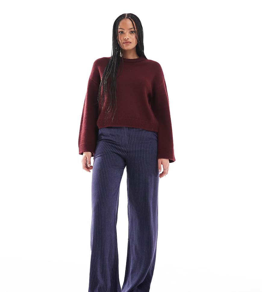 ASOS DESIGN Tall - Hose in gestreiftem Marineblau mit lockerem, geradem Schnitt und Leinenanteil-Bunt von ASOS Tall