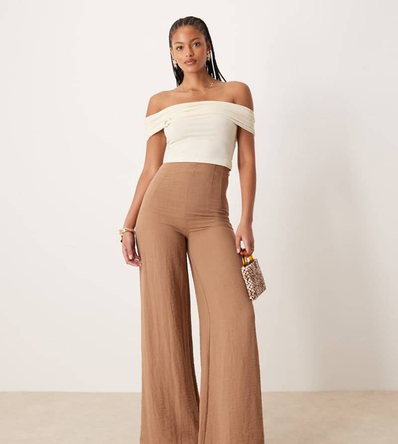 ASOS DESIGN Tall - Leinenmix-Hose in Taupe mit Knitterstruktur und hohem Korsett-Bund-Braun von ASOS DESIGN