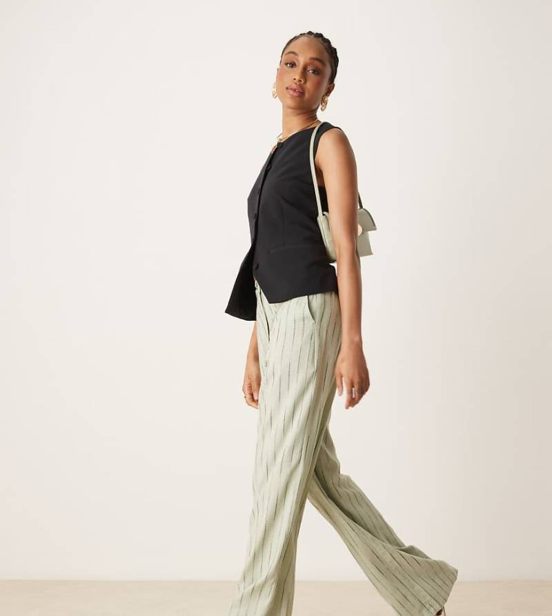ASOS DESIGN Tall - Lockere Hose in Salbeigrün mit welligem Streifenmuster, Leinenanteil und geradem Bein von ASOS Tall