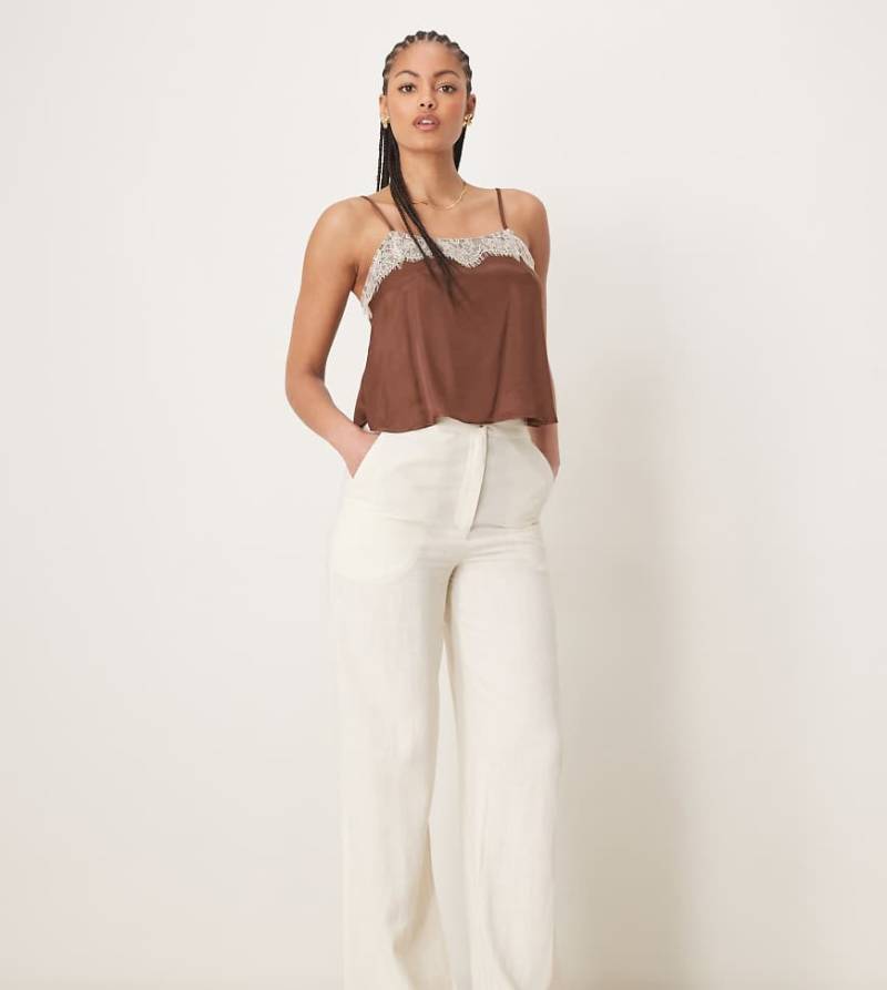 ASOS DESIGN Tall - Relaxed Fit Hose in Wollweiß mit Leinenanteil und geradem Schnitt von ASOS DESIGN