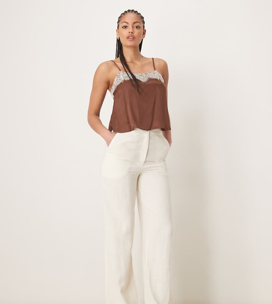 ASOS DESIGN Tall - Relaxed Fit Hose in Wollweiß mit Leinenanteil und geradem Schnitt von ASOS DESIGN