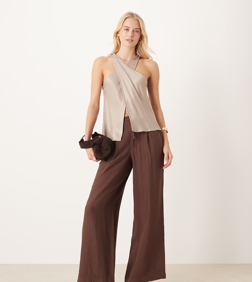 ASOS DESIGN Tall - Weiche, strukturierte Hose in Schokobraun mit Kontrastnähten und weitem Bein-Brown von ASOS Tall