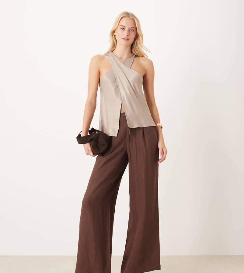 ASOS DESIGN Tall - Weiche, strukturierte Hose in Schokobraun mit Kontrastnähten und weitem Bein-Brown von ASOS Tall
