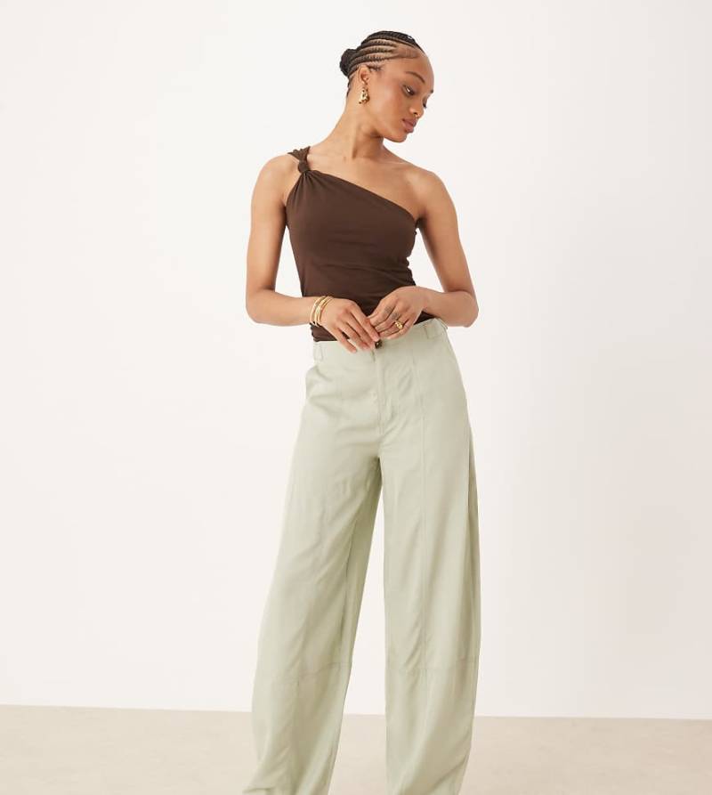 ASOS DESIGN Tall - Weiche Hose in Salbeigrün mit weitem, abgerundetem Beinschnitt und Ziernaht von ASOS Tall