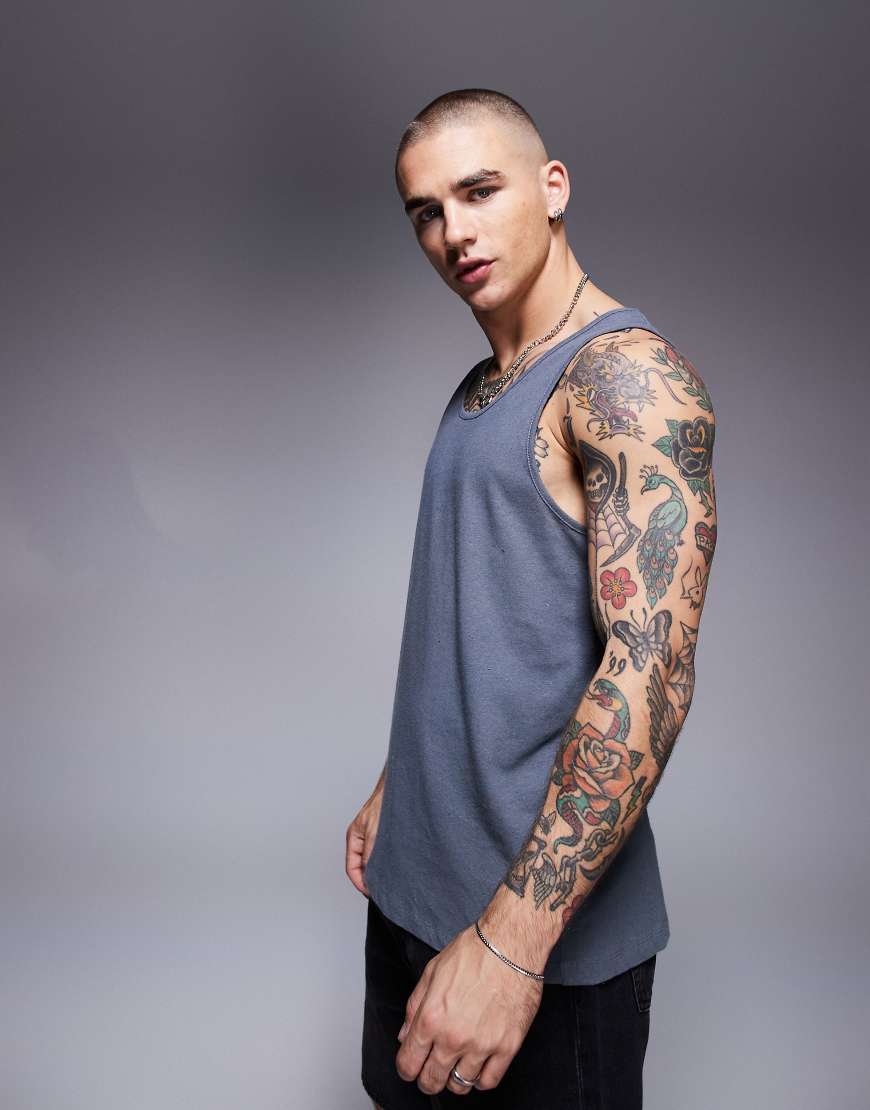 ASOS DESIGN - Leinenmix-Tanktop in Anthrazit mit Rundhalsausschnitt-Grau von ASOS DESIGN
