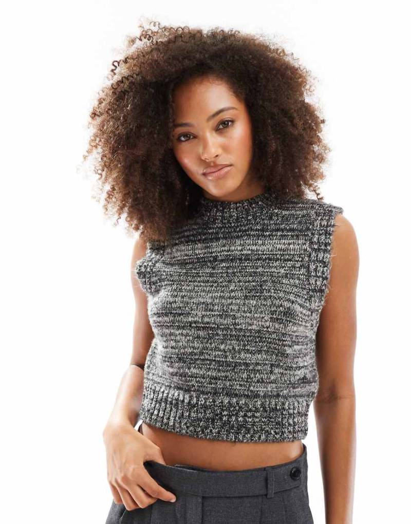ASOS DESIGN - Tanktop aus Strick in Schwarz-Weiß mit Rundhalsausschnitt-Bunt von ASOS DESIGN