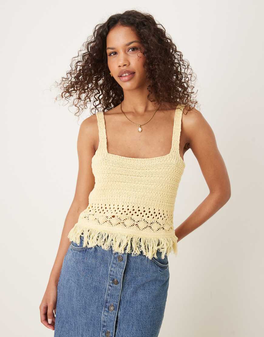 ASOS DESIGN - Tanktop in Buttermilch-Gelb aus Häkelstrick mit Fransen ASOS DESIGN - Tanktop in Buttermilch-Gelb aus Häkelstrick mit Fransen von ASOS DESIGN
