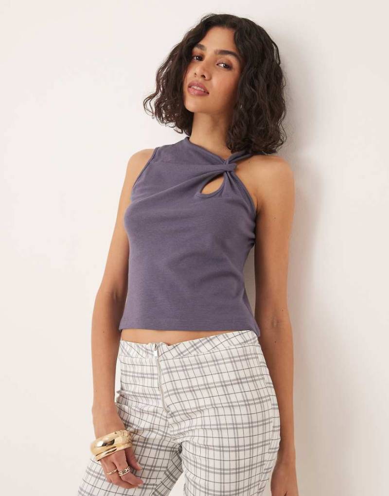 ASOS DESIGN - Tanktop in Schiefergrau mit verdrehtem Detail ASOS DESIGN - Tanktop in Schiefergrau mit verdrehtem Detail von ASOS DESIGN