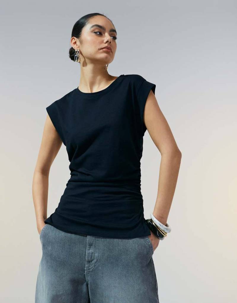 ASOS DESIGN - Tanktop in Schwarz mit Korsett-Taille und betonter Schulter von ASOS DESIGN